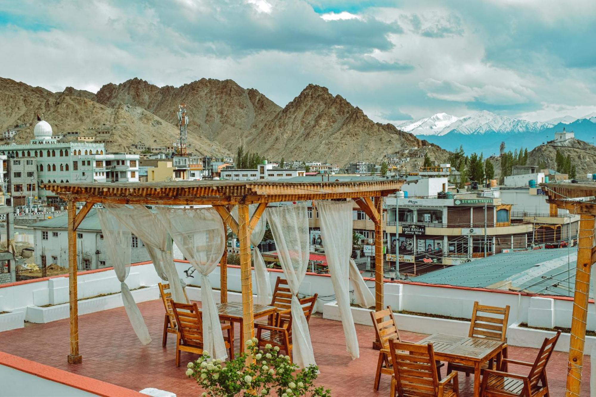 Hotel Lingzi Лех Экстерьер фото